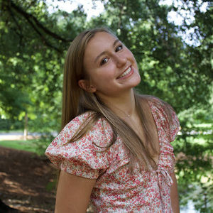 Meet your Posher, Chloe